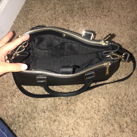 Michael kors purse - Picture 3 of 3
